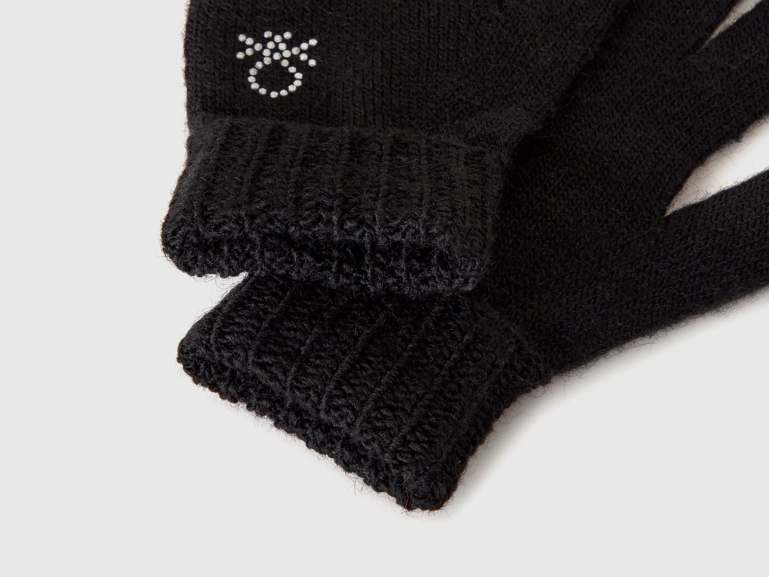 Knit gloves with logo - Black | Benetton