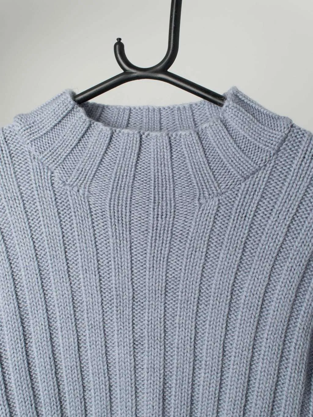 Vintage Tommy Hilfiger jumper in thick blue wool, 90s – Large